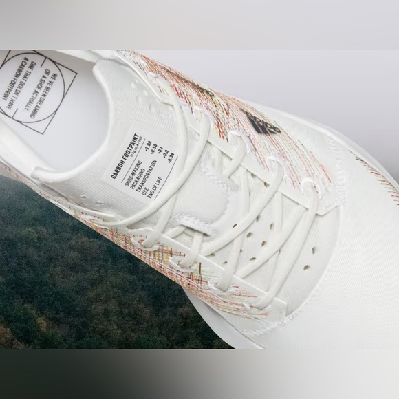 The Adizero x Allbirds 2.94 kg CO2e - Picture 2 of 5